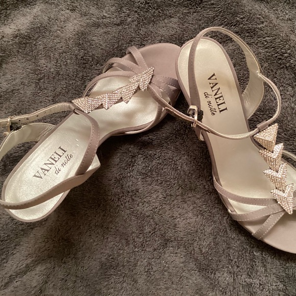 NIB VANELI Pewter Satin Embellished Adjustable Slingback 3” Heel in 8 NARROW - Picture 3 of 9